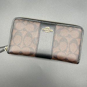 Coach Signature Accordion Zipper Wallet